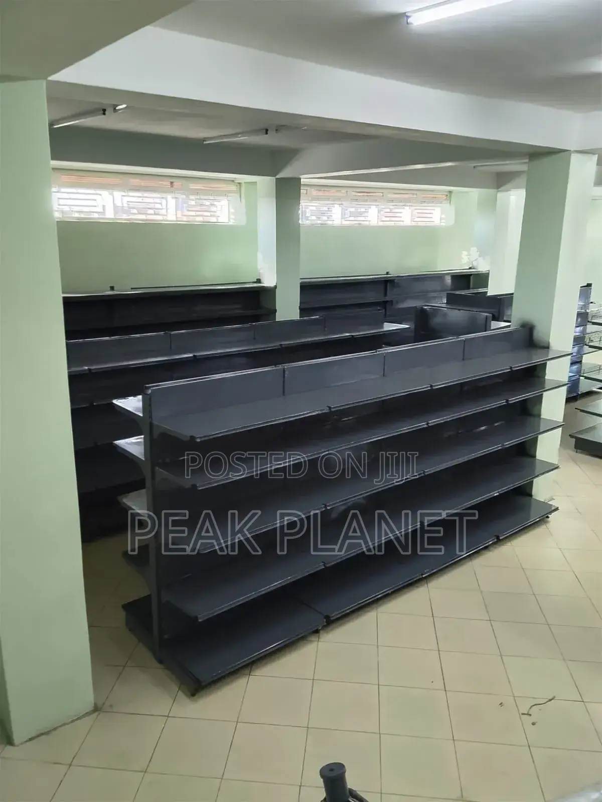 Double Shelves for Supermarkets – Smart Display Storage 