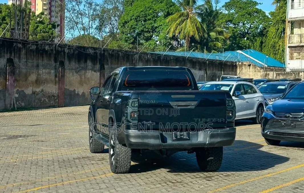 Toyota Tundra 2023 Black