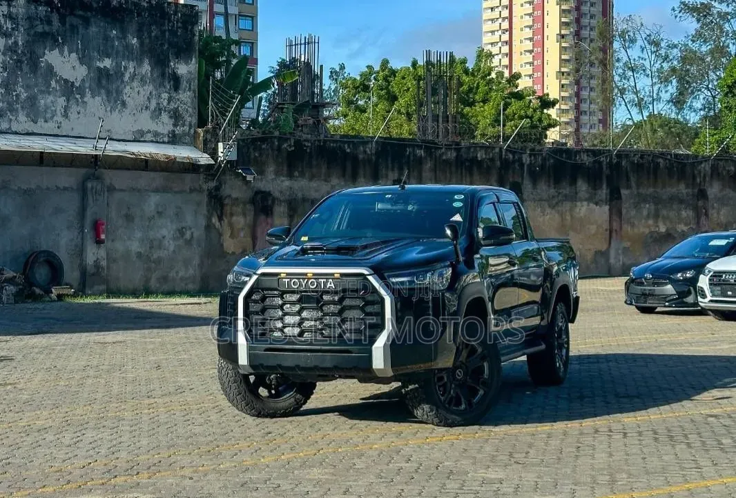 Toyota Tundra 2023 Black