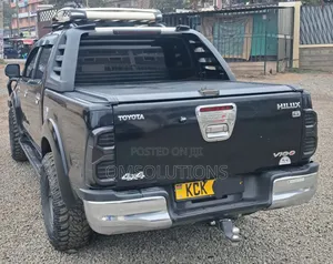 Toyota Hilux 2010 Black