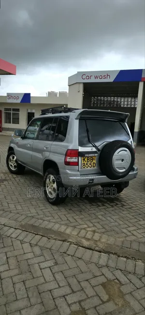 Mitsubishi Pajero 2000 Silver
