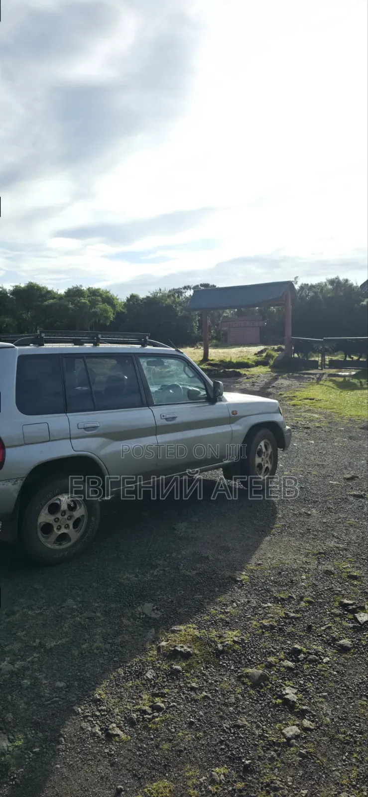 Mitsubishi Pajero 2000 Silver