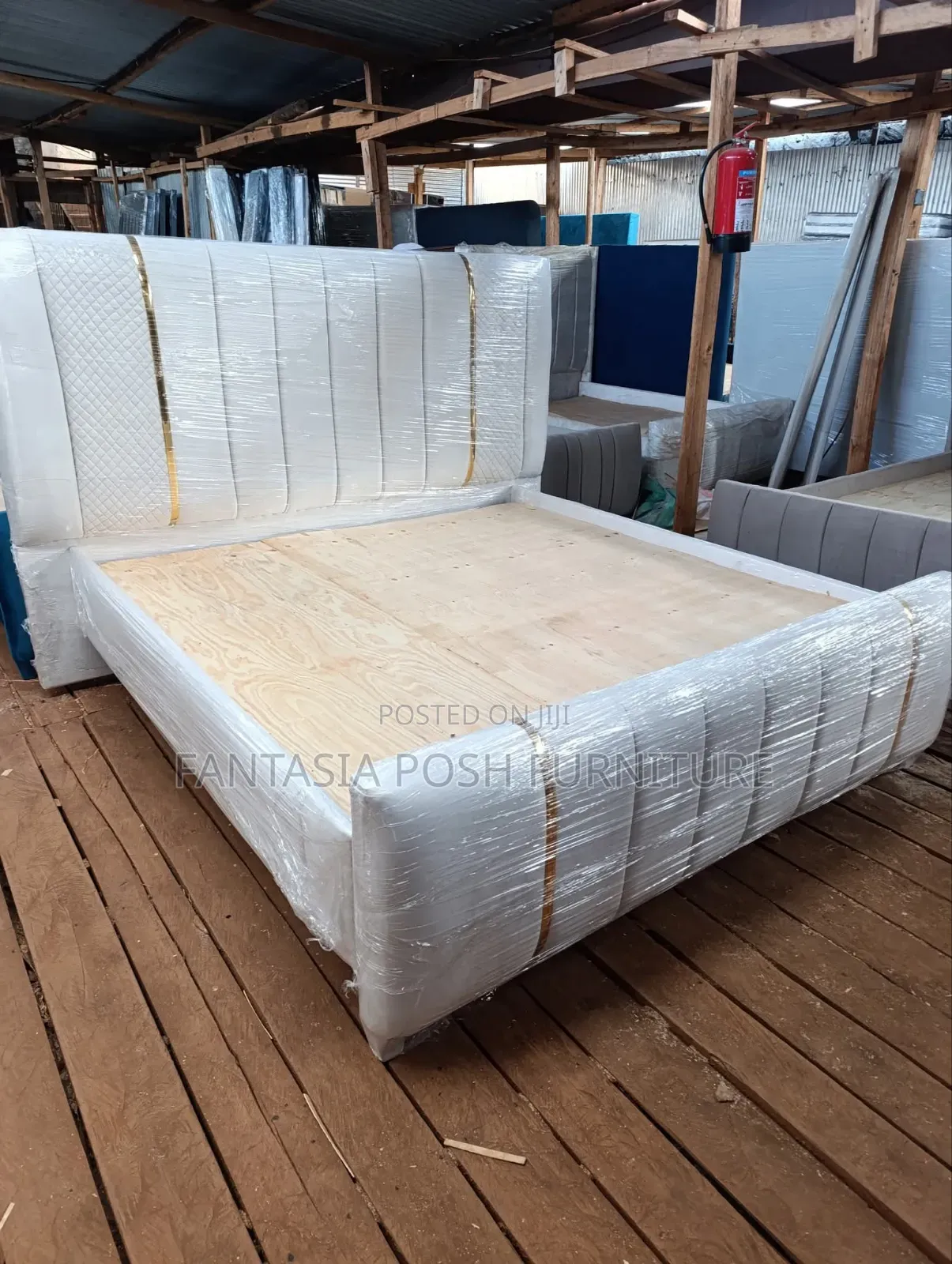 White Padded Bed Size 5 by 6