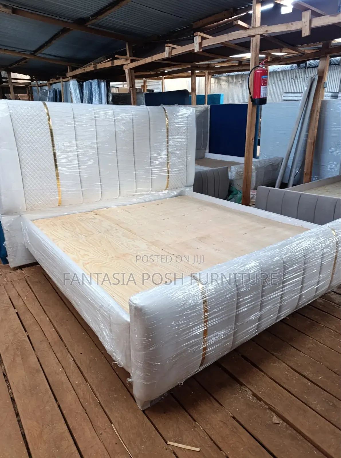 White Padded Bed Size 5 by 6