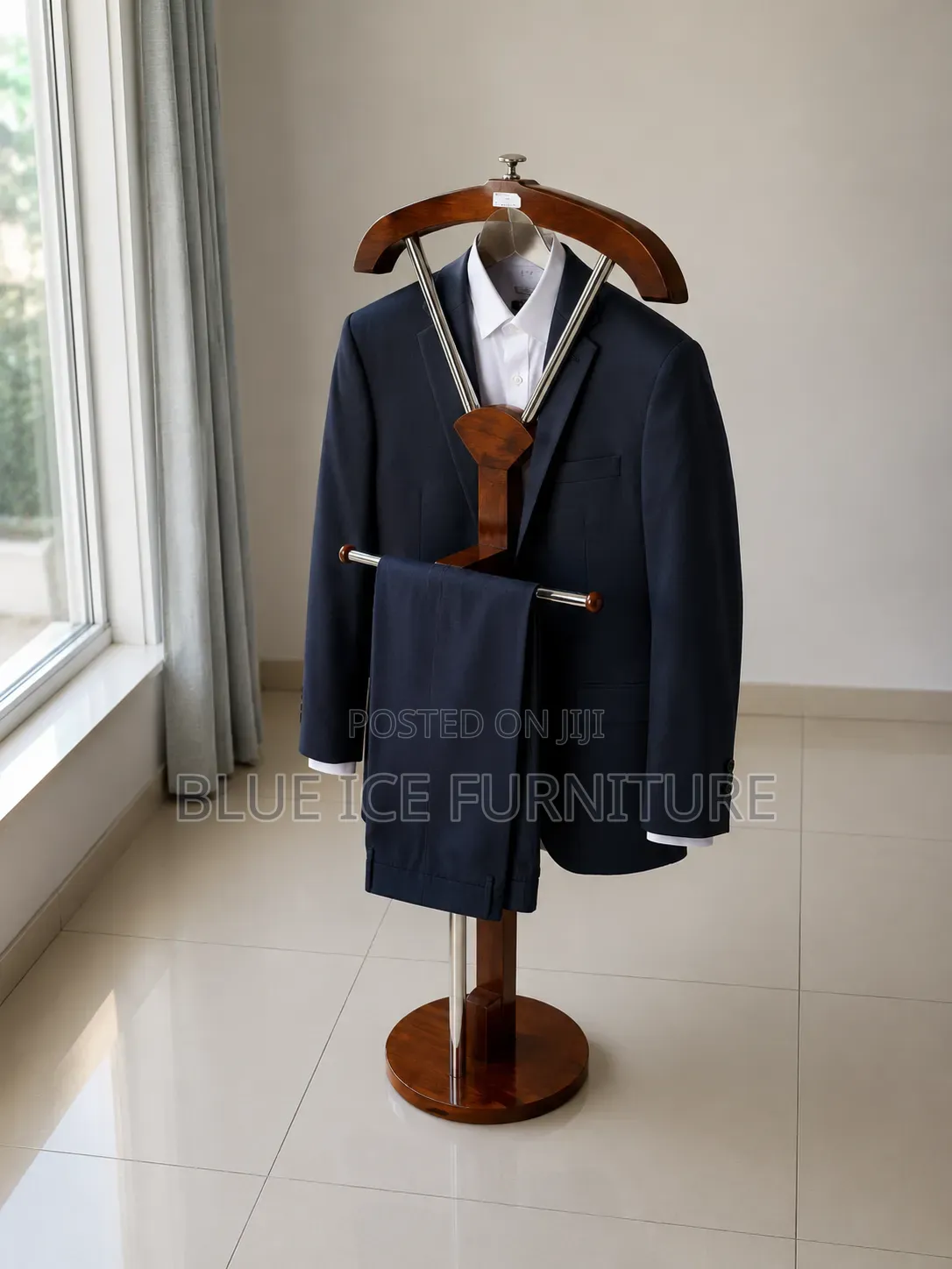 Comfort Suit Wooded Coat Hanger