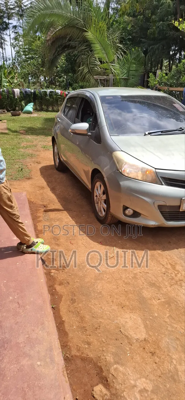 Toyota Vitz 2012 Silver