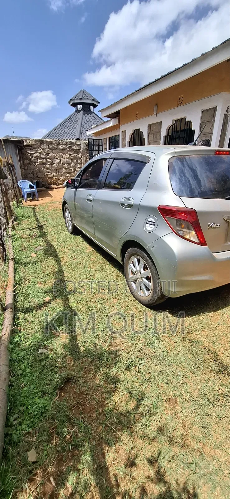 Toyota Vitz 2012 Silver