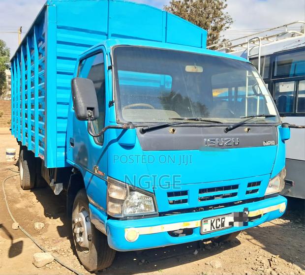 NPR Isuzu Lorry - thumbnail 2