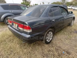 Nissan FB15 2000 Gray