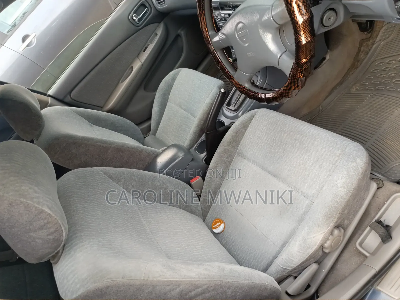 Nissan FB15 2000 Gray