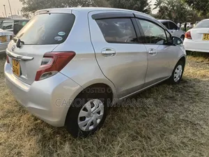 Toyota Vitz 2017 Silver