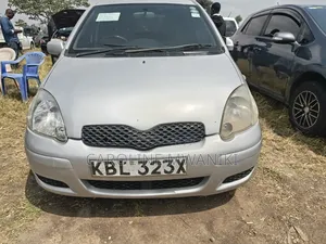 Toyota Vitz 2002 Silver