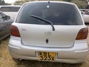 Toyota Vitz 2002 Silver