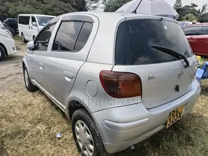 Toyota Vitz 2002 Silver