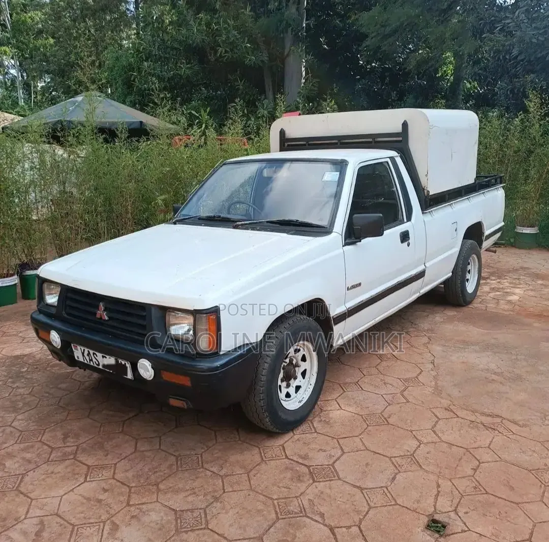 Mitsubishi L200 2001 White