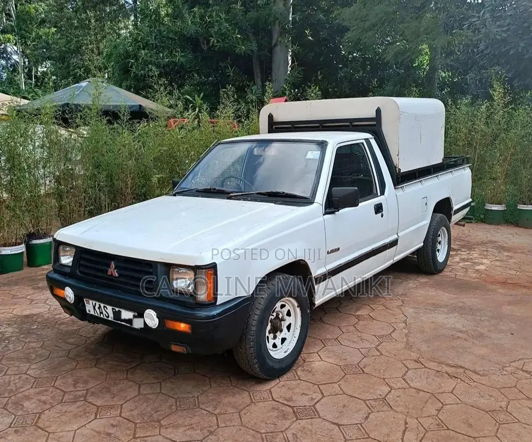 Mitsubishi L200 2001 White