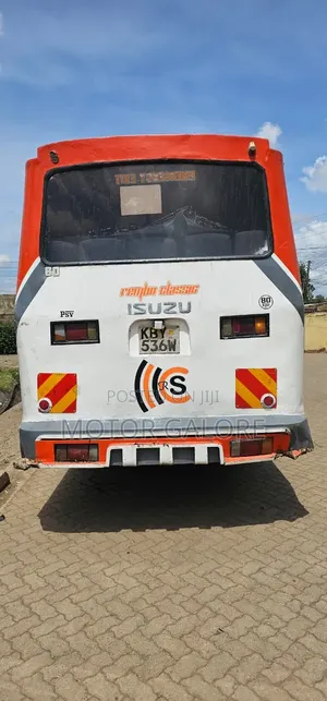 Isuzu NQR 2014 White