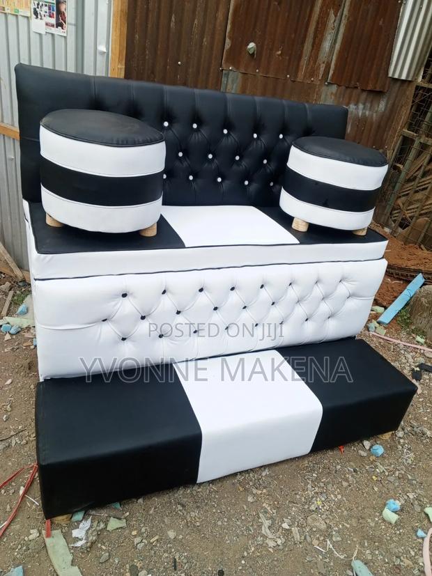 Pedicure Chair Black and White Color