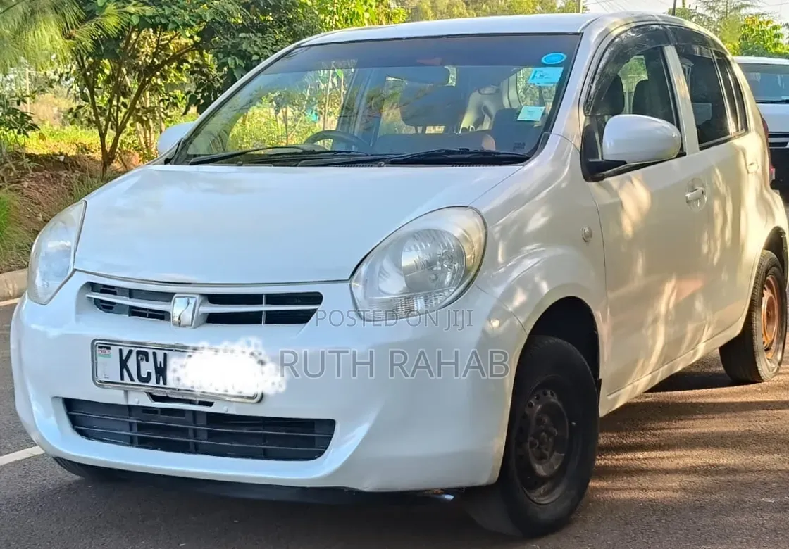 Toyota Passo 2012 Off white