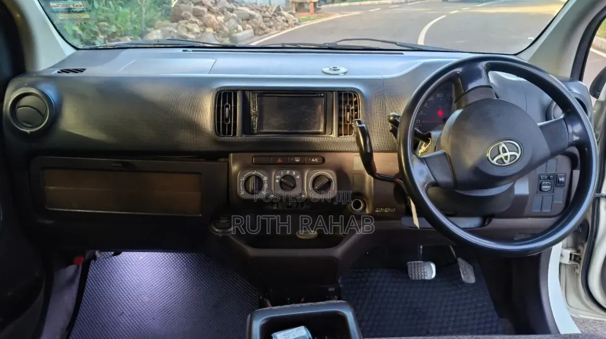 Toyota Passo 2012 Off white