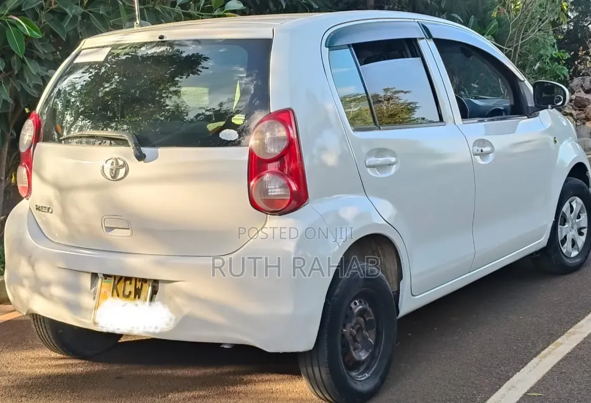 Toyota Passo 2012 Off white