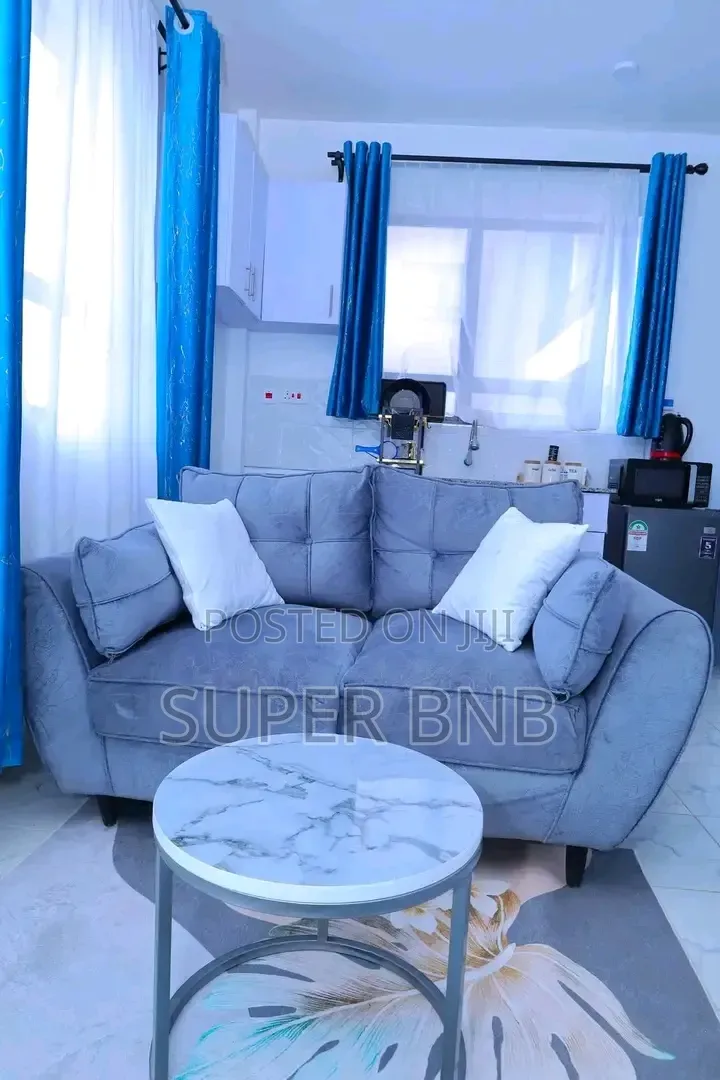 Studio Airbnb at Membley Opposite Magunas Supermarket