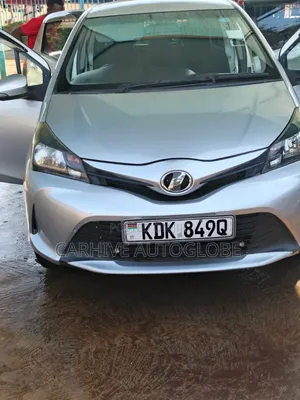 Toyota Vitz 2013 Silver