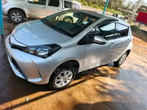 Toyota Vitz 2013 Silver