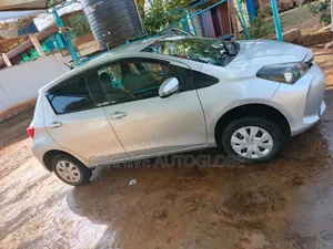 Toyota Vitz 2013 Silver