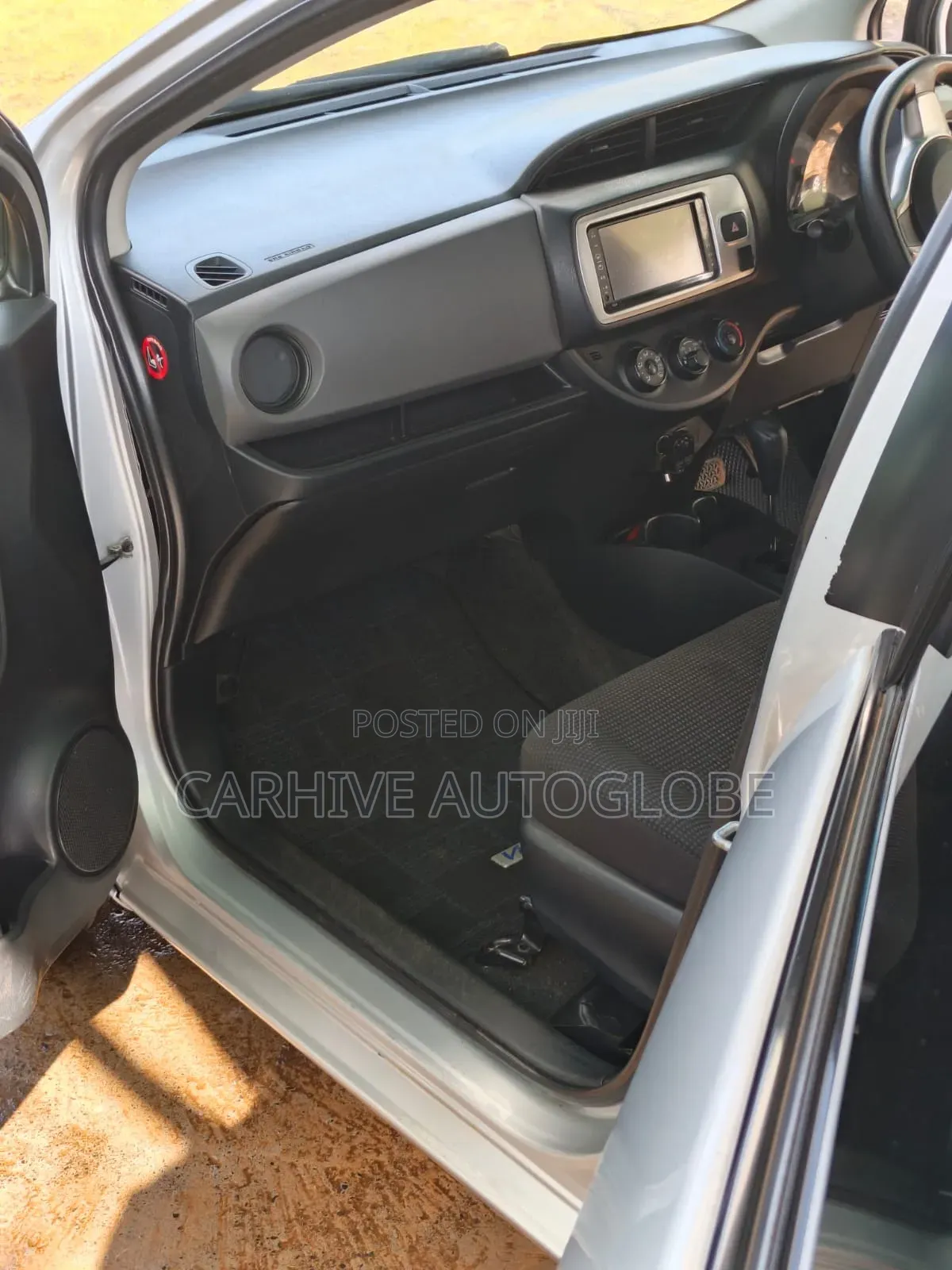 Toyota Vitz 2013 Silver