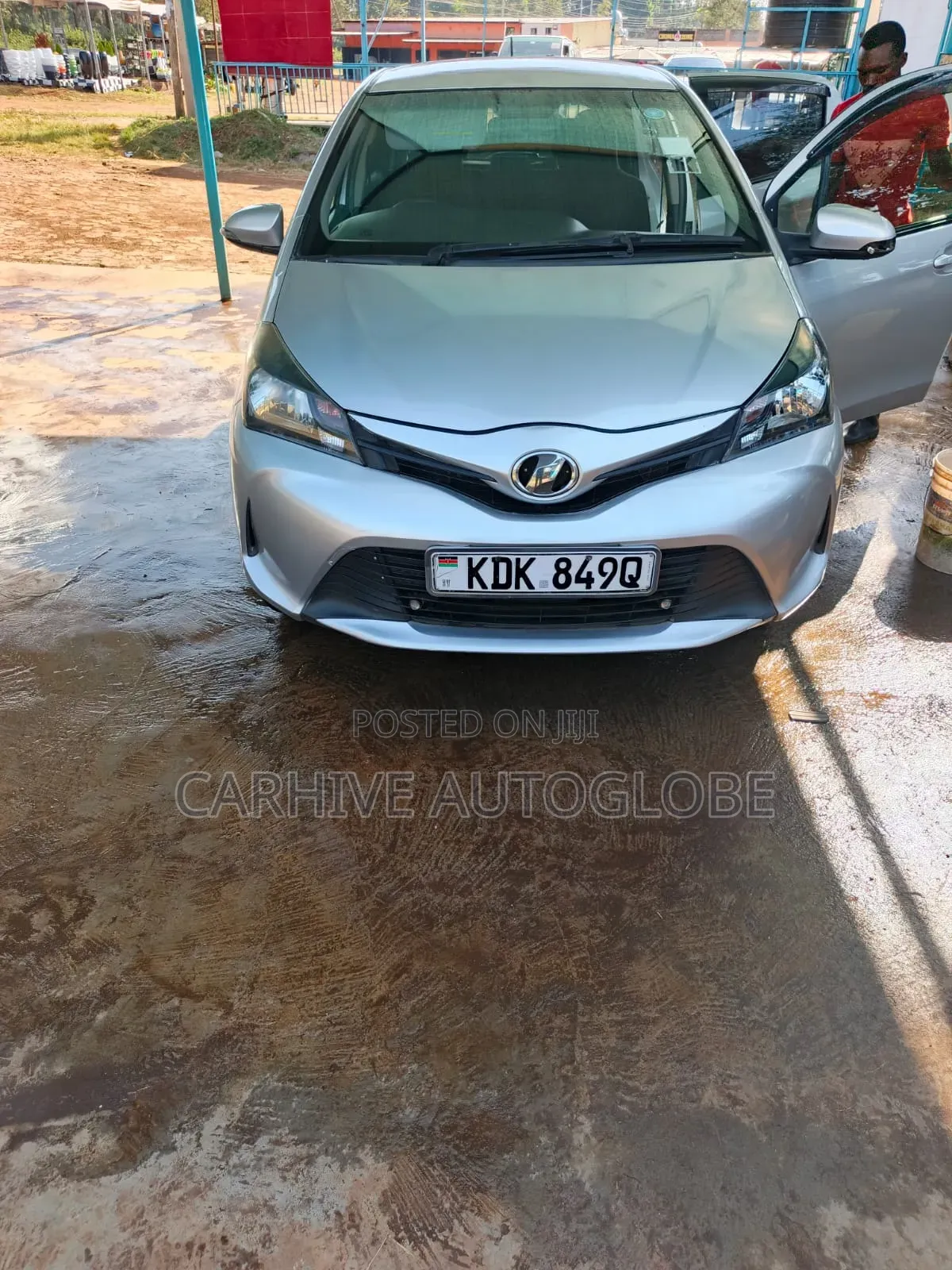 Toyota Vitz 2013 Silver