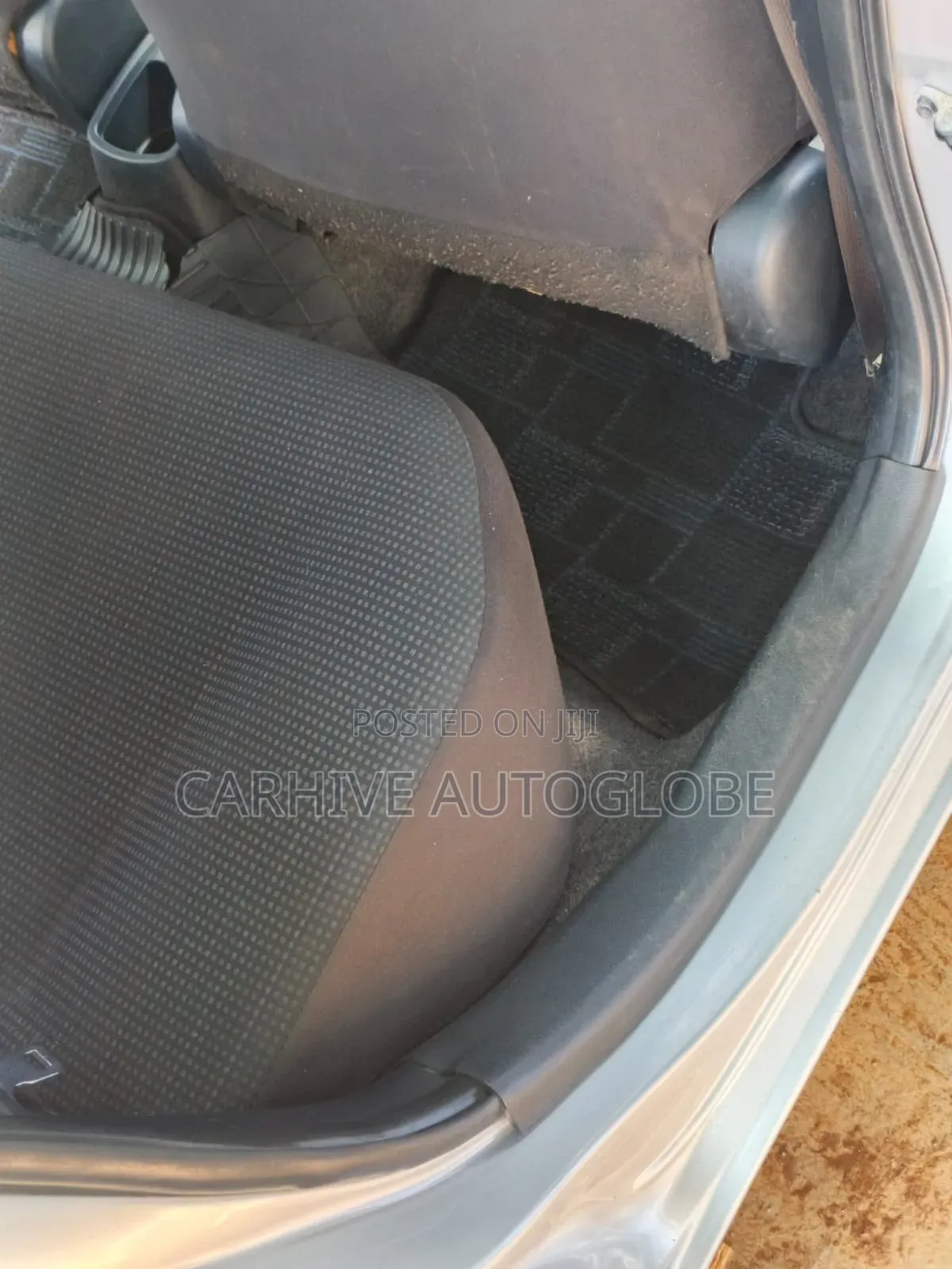 Toyota Vitz 2013 Silver