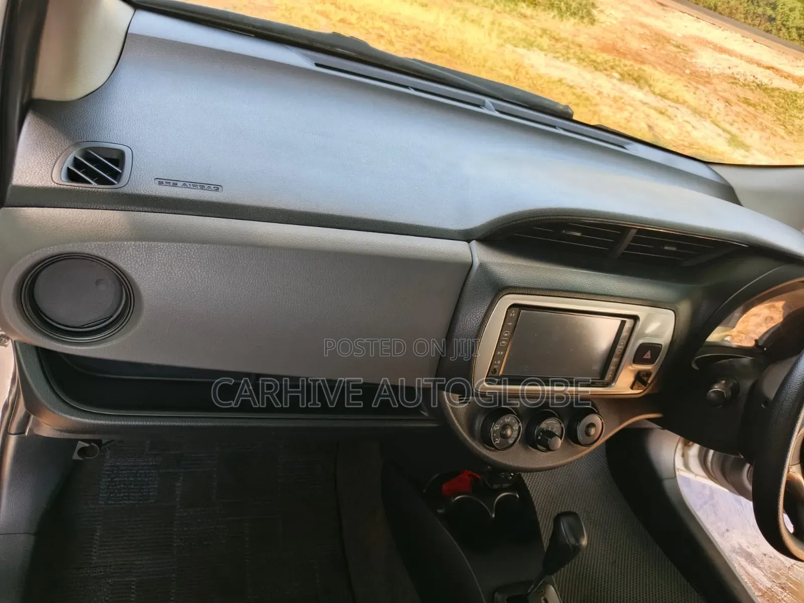 Toyota Vitz 2013 Silver