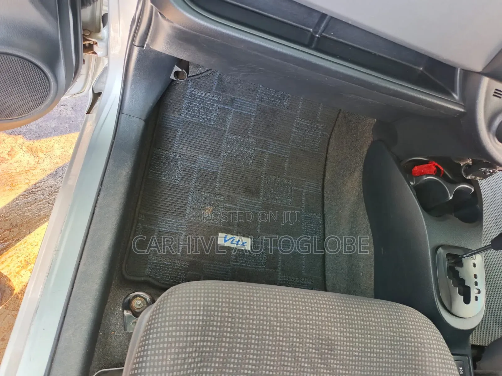 Toyota Vitz 2013 Silver