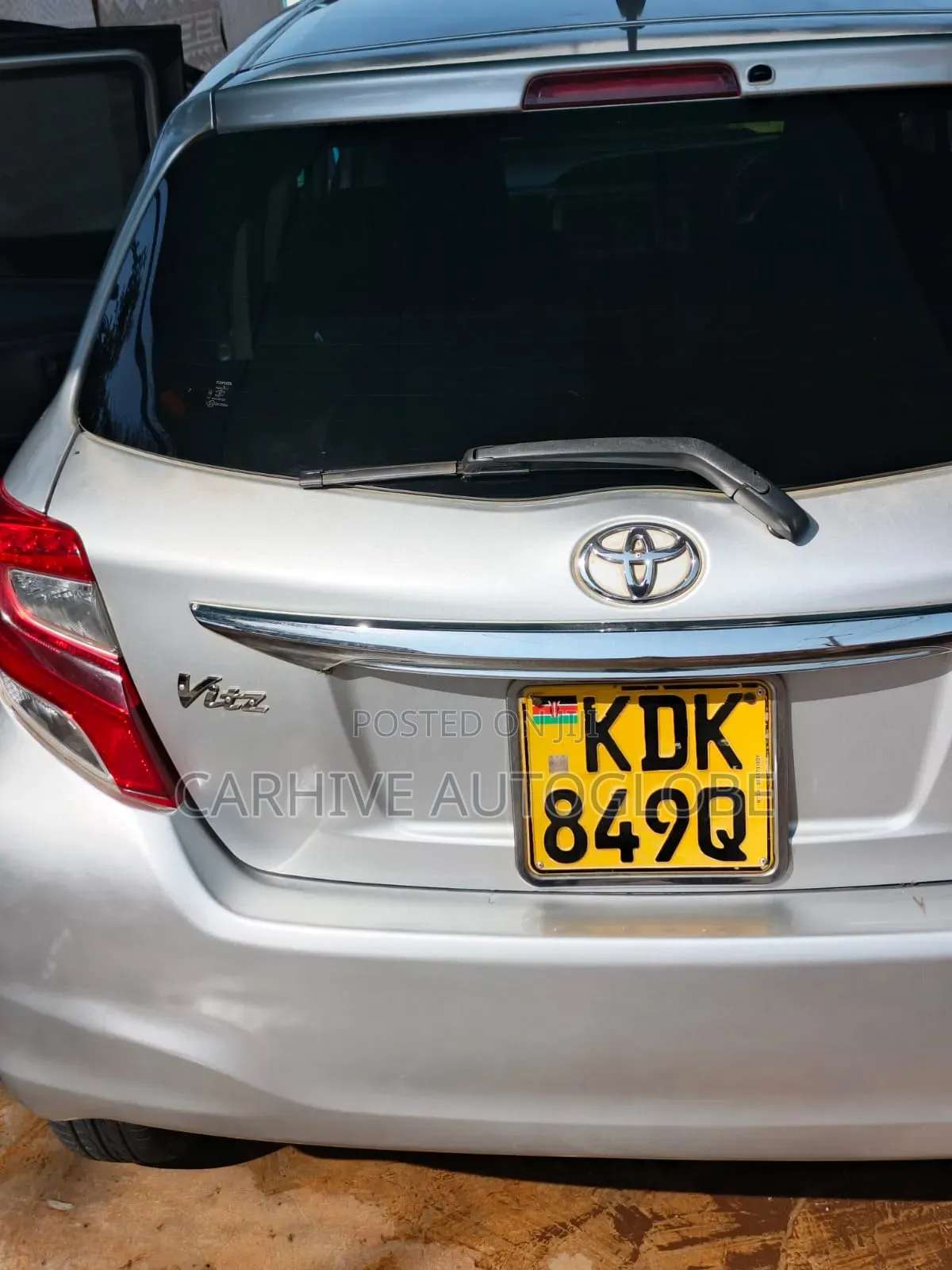 Toyota Vitz 2013 Silver