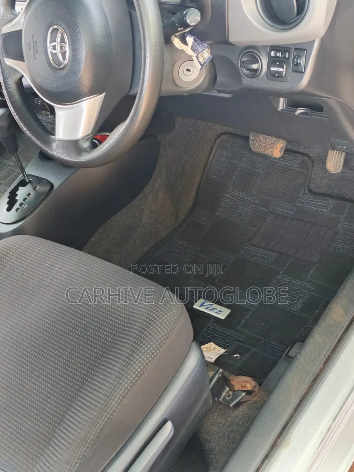 Toyota Vitz 2013 Silver