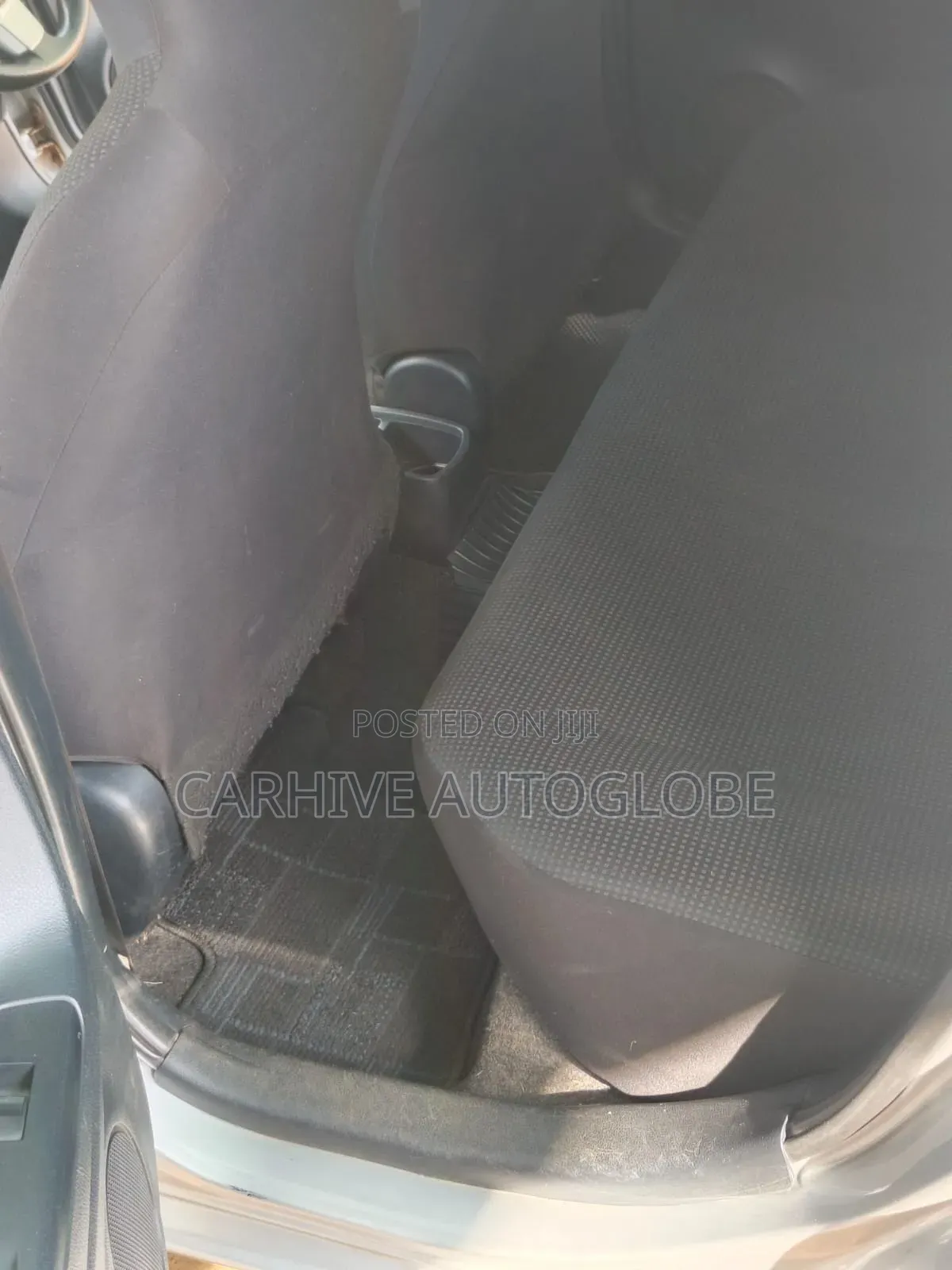 Toyota Vitz 2013 Silver
