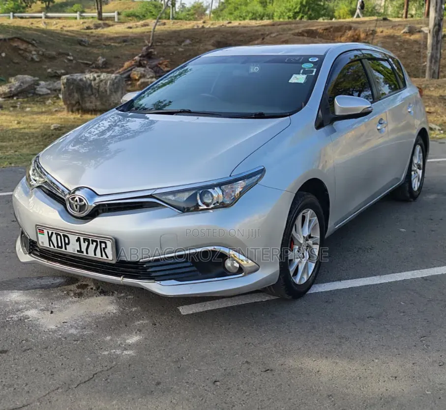 Toyota Auris 2018 Silver