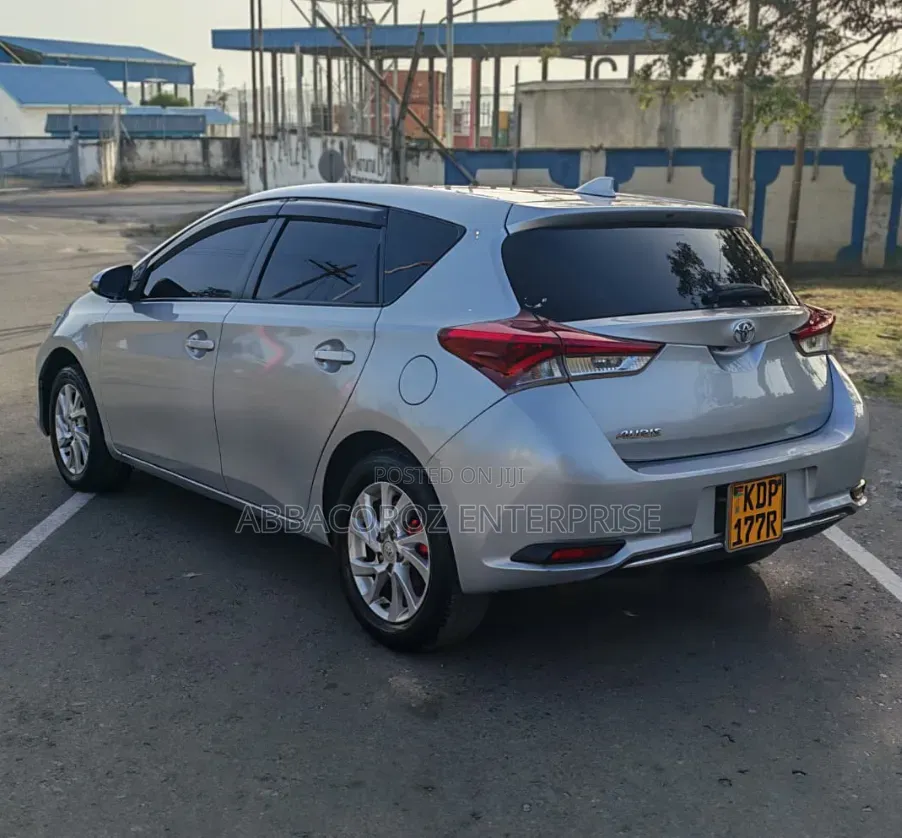 Toyota Auris 2018 Silver