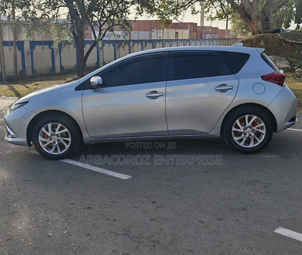 Toyota Auris 2018 Silver