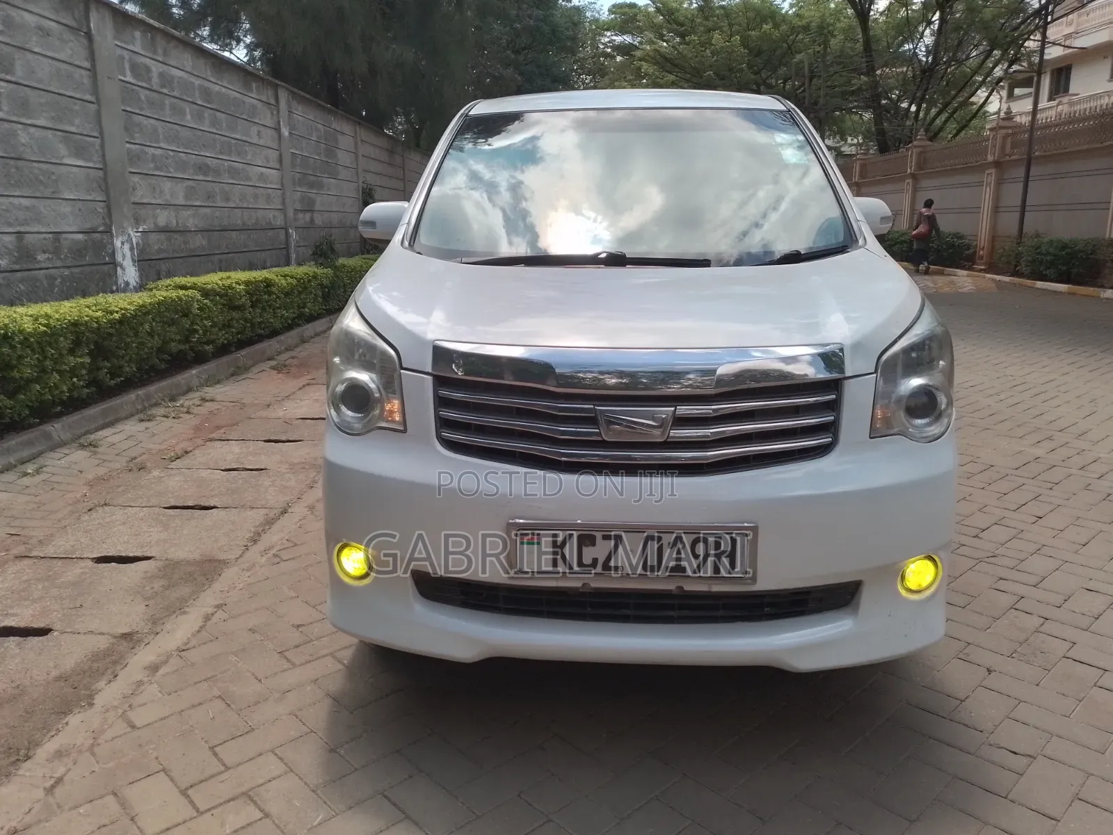 Toyota Noah 2013 White