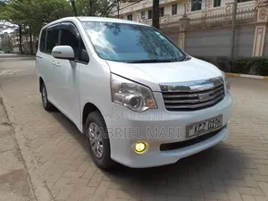 Toyota Noah 2013 White