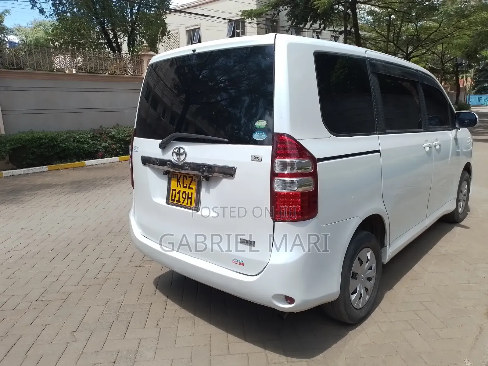 Toyota Noah 2013 White