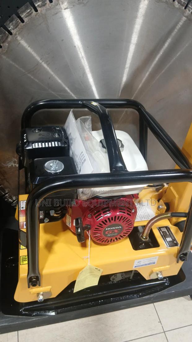 Reversible Soil Plate Compactor With Honda Gx200 Engine - thumbnail 4