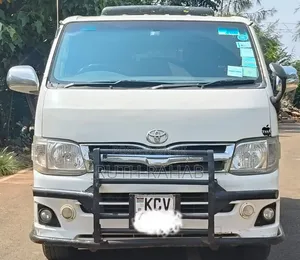 Toyota HiAce 2013 White