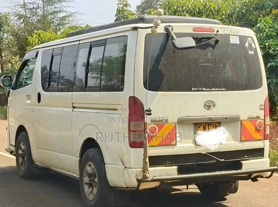Toyota HiAce 2013 White