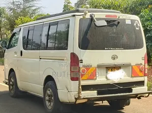 Toyota HiAce 2013 White
