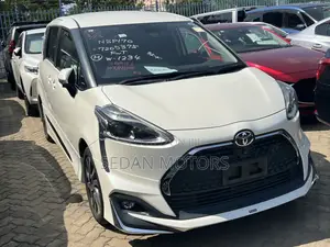 Toyota Sienta 2019 Beige