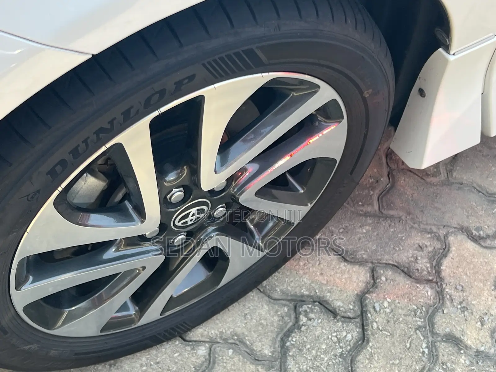 Toyota Sienta 2019 Beige