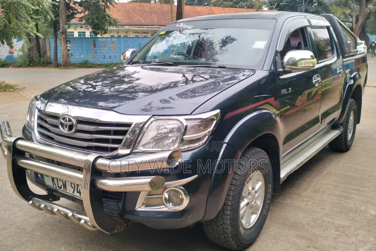 Toyota Hilux 2012 Black